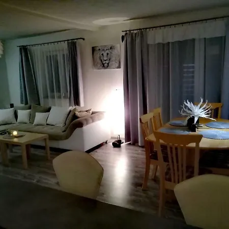 Holiday House Pod Hajem Hostinné